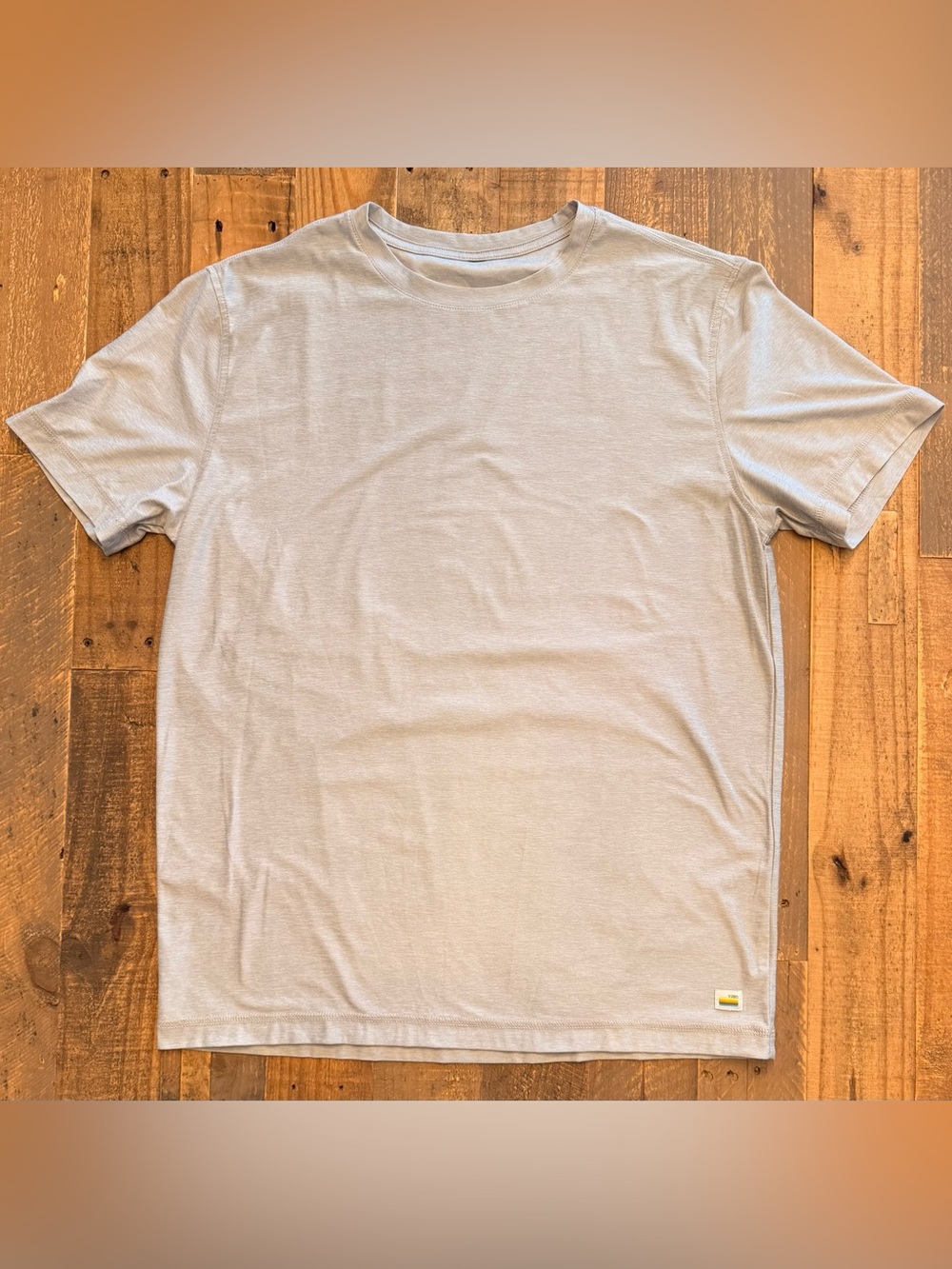 Vuori Men's Short Sleeve Crew T-Shirt in Light Grey